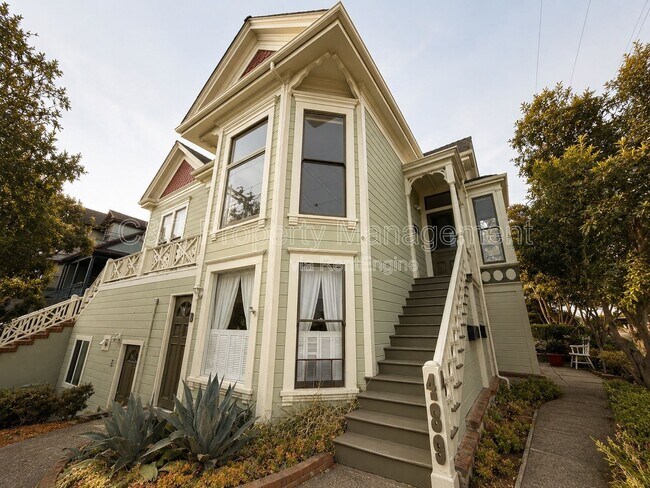 Building Photo - 489 Laurel Ave
