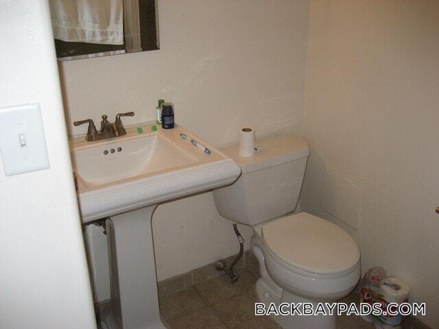 Building Photo - 8 Garrison St