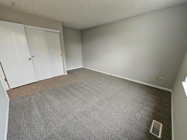 Building Photo - 5622 Blandon