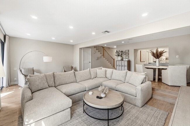 Building Photo - 2717 N Ocean Blvd