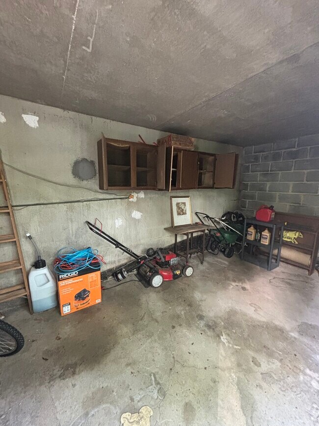 Building Photo - 3 bedrooms plus Den
