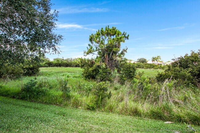 Building Photo - 10870 SW Dardanelle Dr