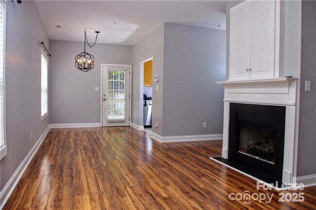 Building Photo - 917 Shearer St