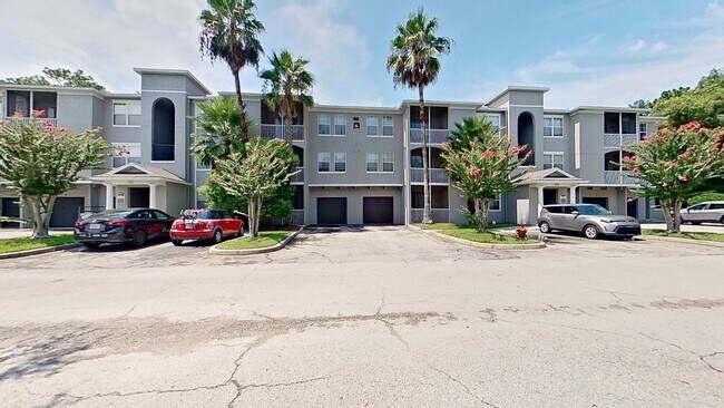 Building Photo - Stunning 2Bedroom Condo at VIlla San Marco!