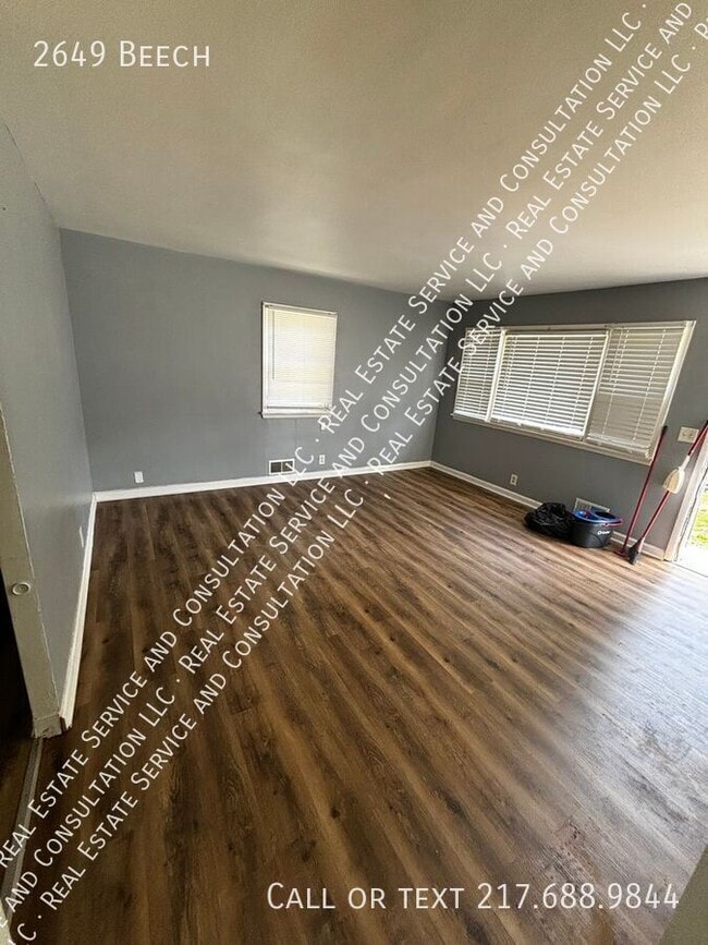 Building Photo - 2649 Beech-