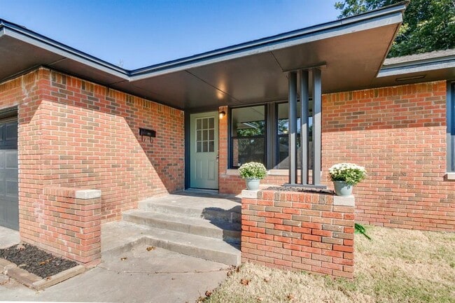 Building Photo - 2725 Texoma Dr