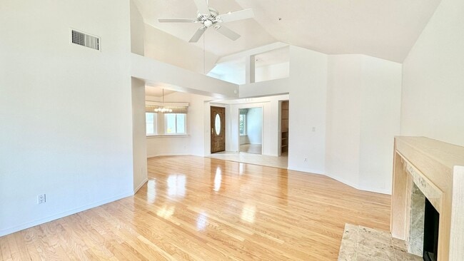 Building Photo - Beautifully Updated Single-Story Home in t...