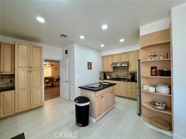 Building Photo - 21215 Escondido St