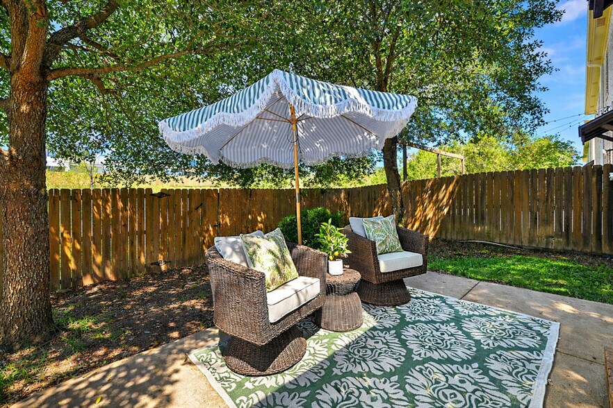 Building Photo - 1416 Cres Ridge Dr