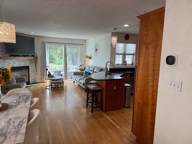 Building Photo - 319 Farrwood Dr