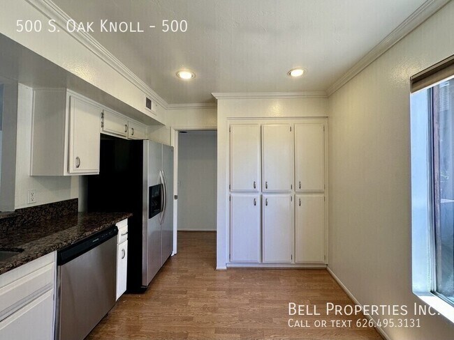 Building Photo - 500 S Oak Knl