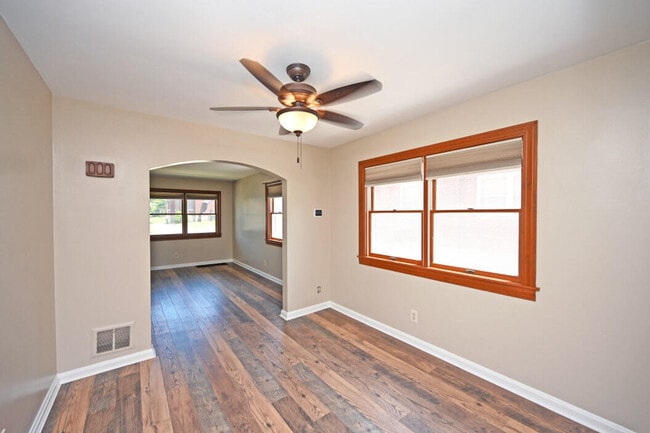 Building Photo - 27 Pleasant Ridge Ave