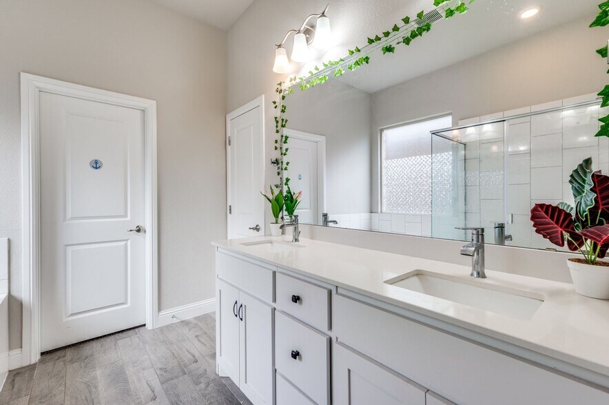 Building Photo - 2013 Gray Towers Way