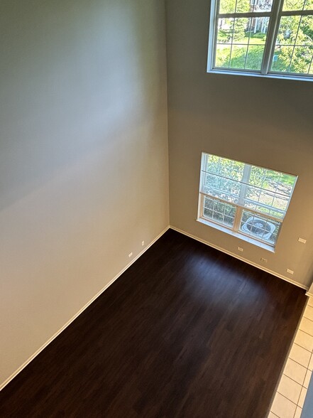 Building Photo - 958 Kensington Dr