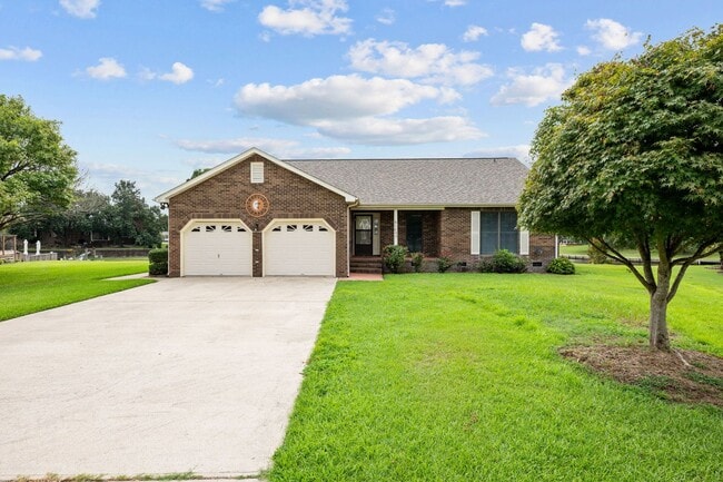 Building Photo - Private Dock Waterfront! Beautiful 3BR/2BA Gem in Fairfield Harbour!