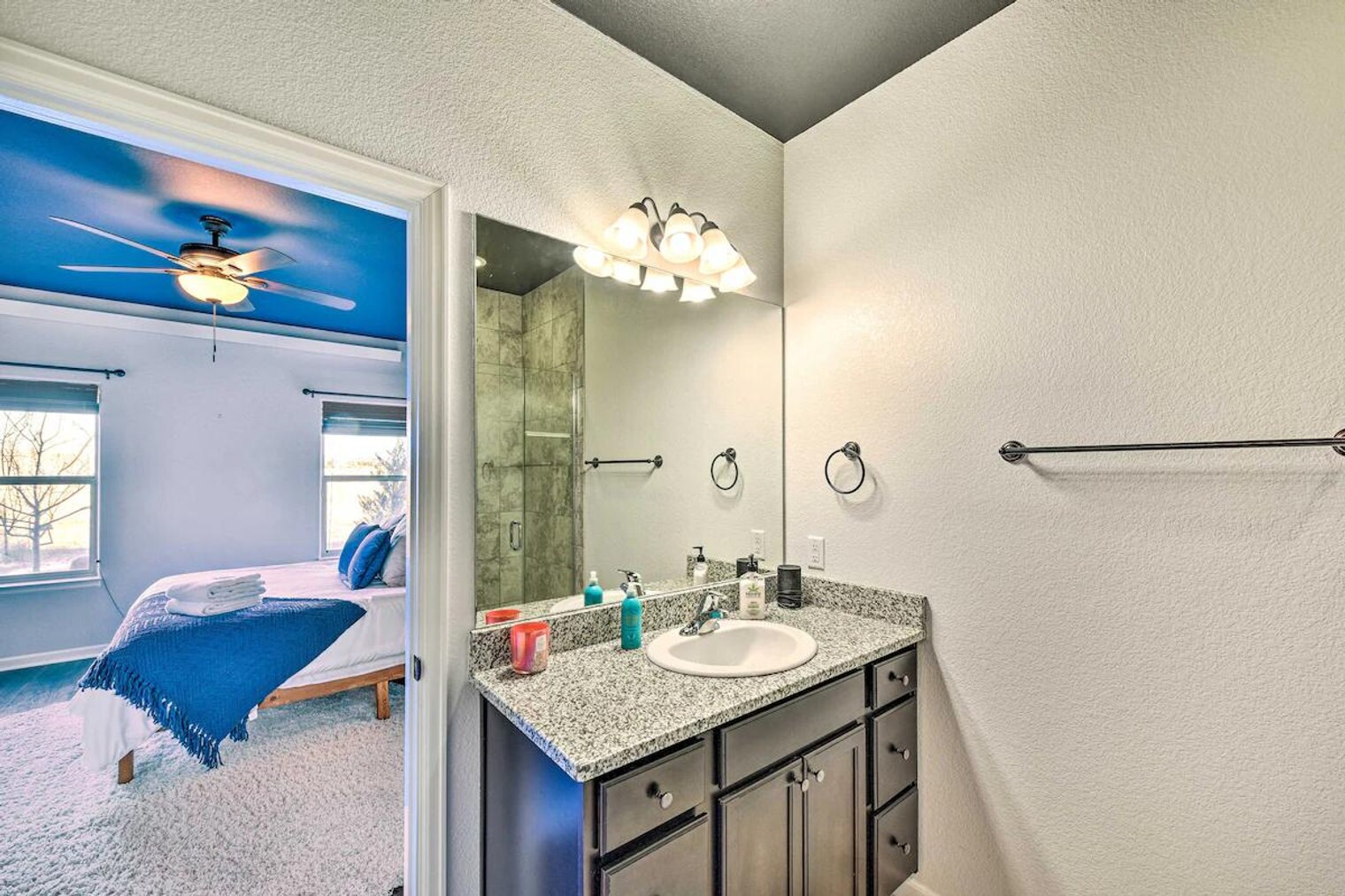 Building Photo - 10481 Table Rock Ct