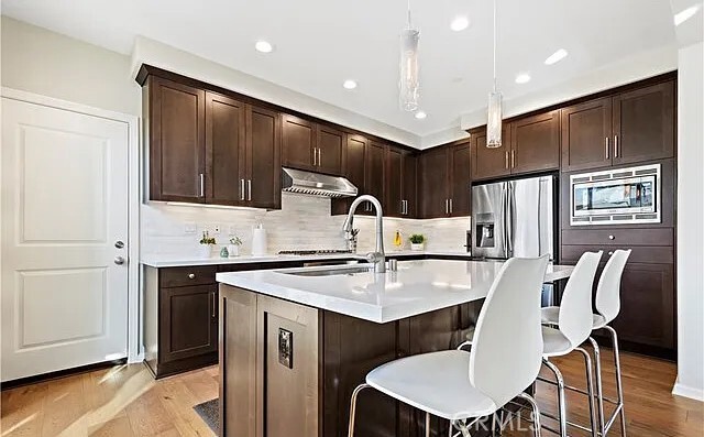 Building Photo - 191 Excursion