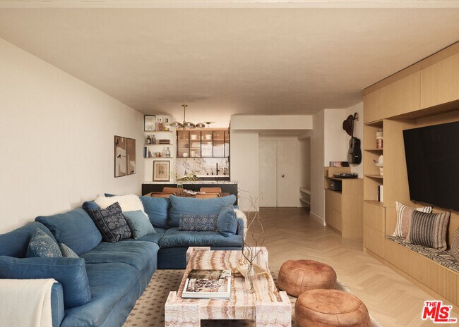 Building Photo - 8787 Shoreham Dr