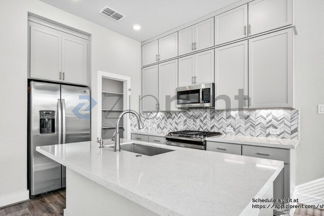 Building Photo - 8851 Oakland Rd