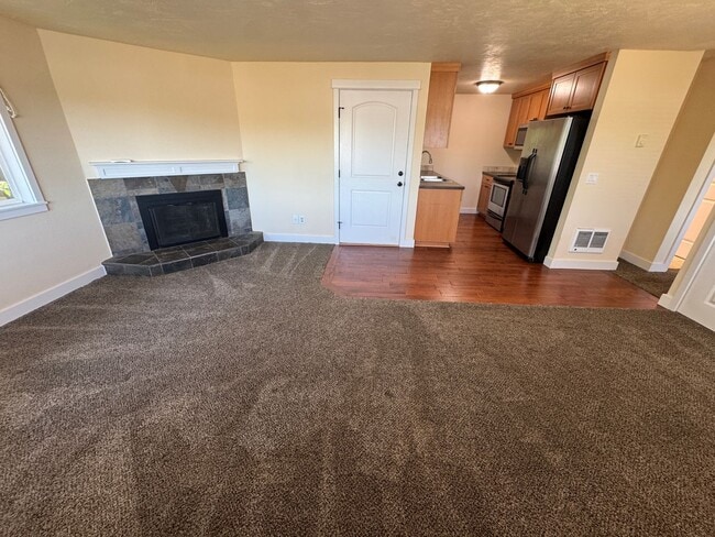 Primary Photo - 2850 Newton Pl