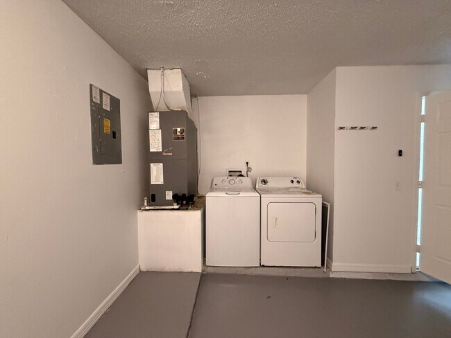 Building Photo - 8821 Parliament Ct