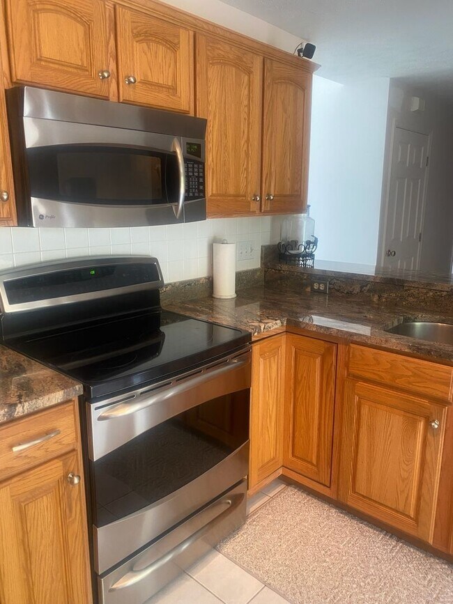 Building Photo - 25027 Rushmore Ct