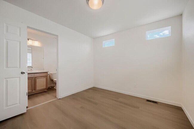Building Photo - 6463 Crossdrum Point