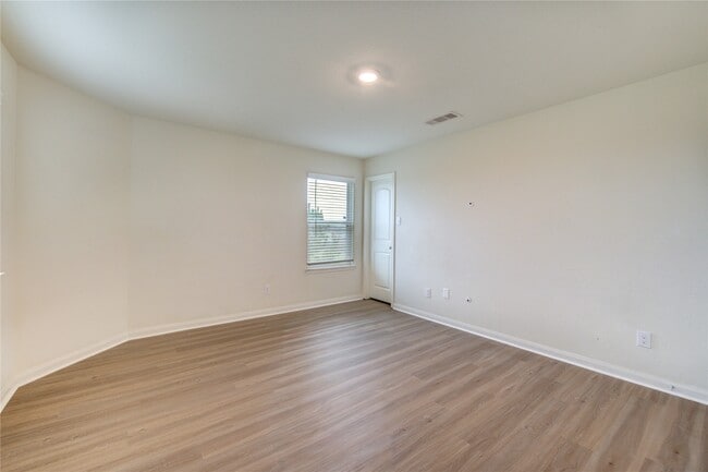 Building Photo - 3001 Iron Woods Dr