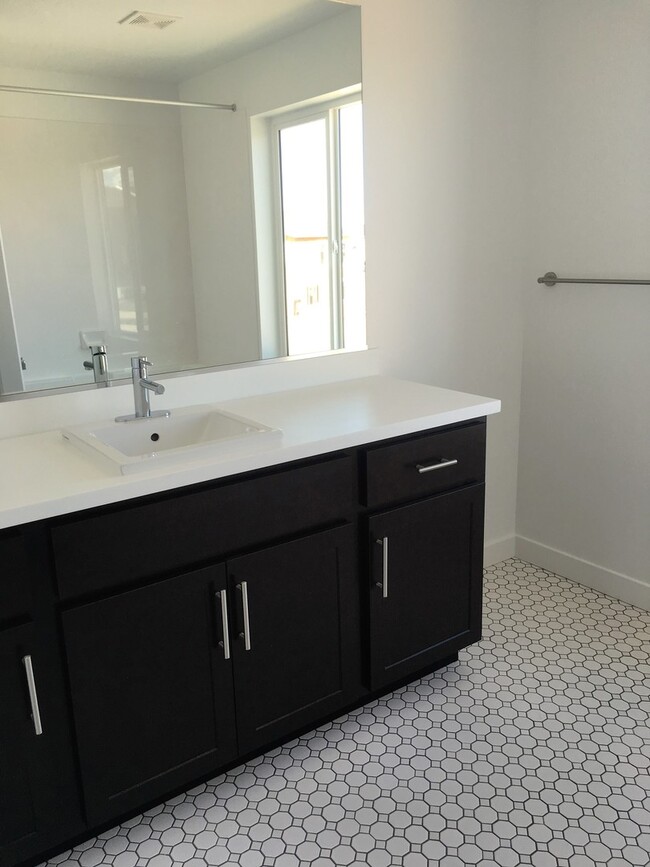 Building Photo - Beautiful 3 Bedroom Home in Herriman with ...