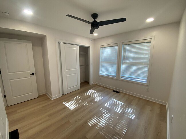 Building Photo - 1234-1236-1236 Summit St