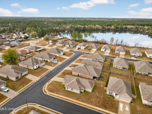 Building Photo - 18102 Evergreen Dr