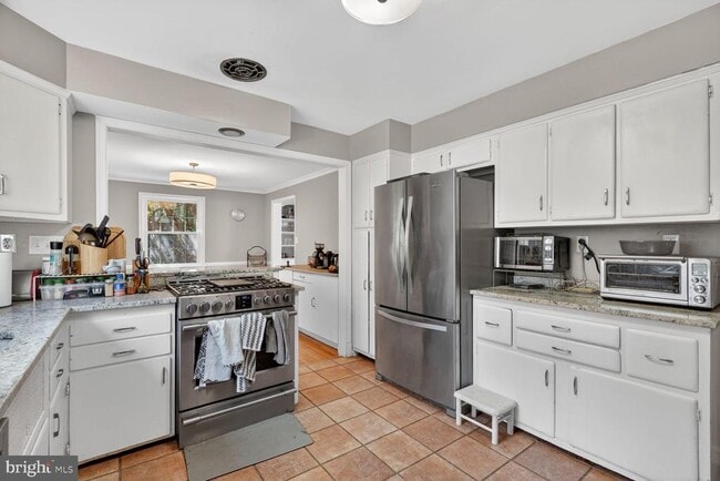 Building Photo - 7215 Rollingwood Dr