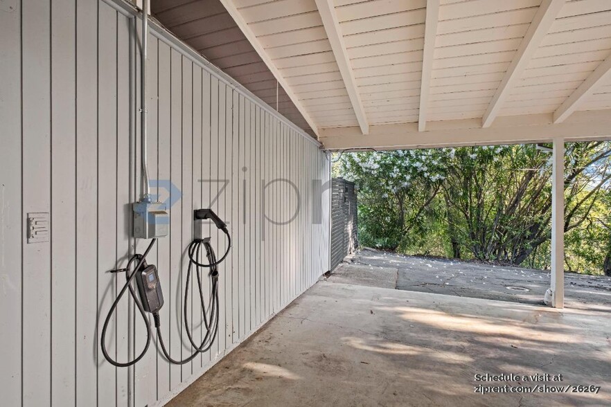 Building Photo - 757 Tofflemire Dr