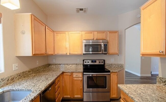 Building Photo - Gorgeous 2/2.5 condo for rent in Scottsdale.