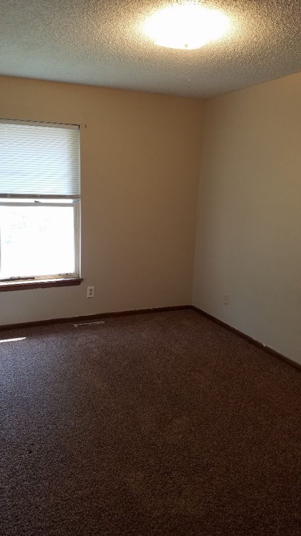 Building Photo - 8510 W Maple St