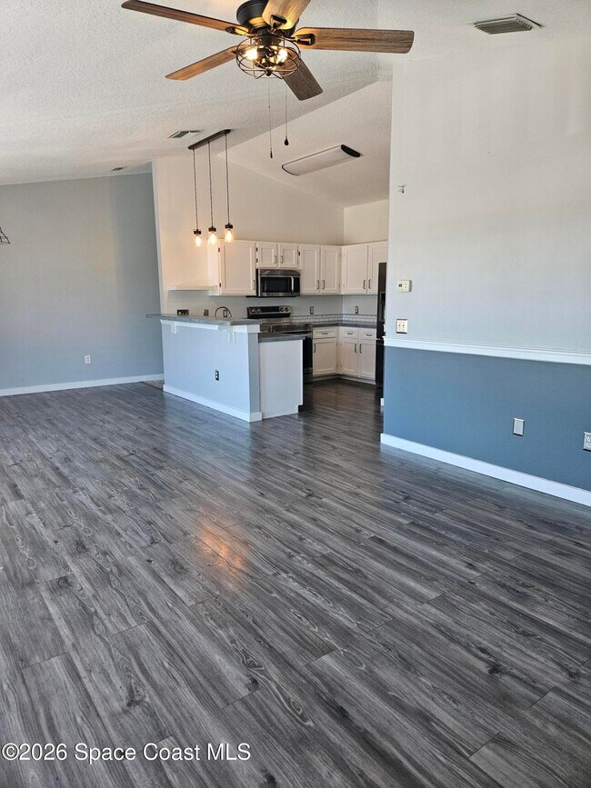 Building Photo - 120 Norwood Ave