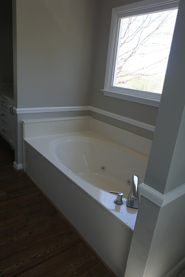 Building Photo - 612 Tiffany Dr