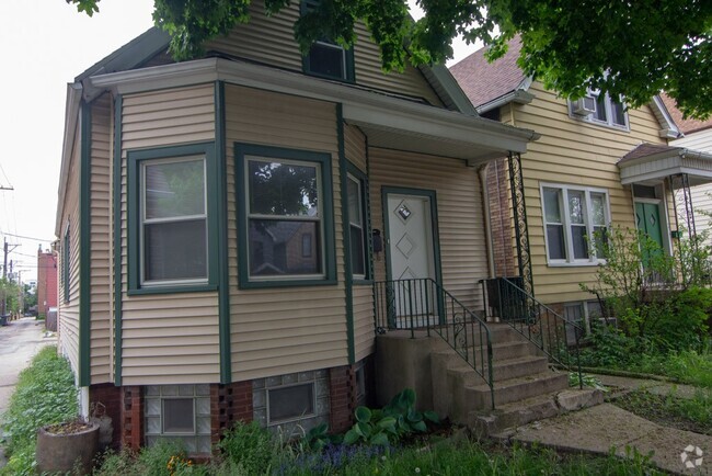 Building Photo - 2814 N Maplewood Ave