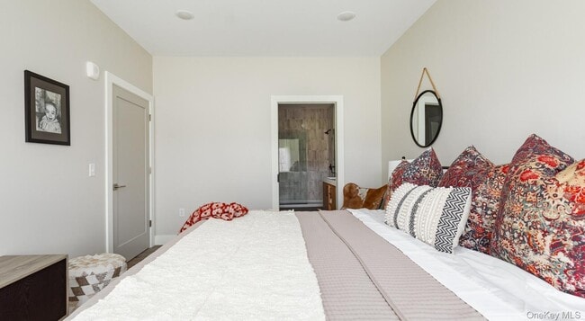 Building Photo - 3 Hudson W Dr