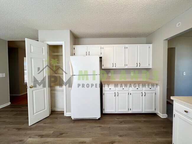 Building Photo - 5 Bridle Path Court