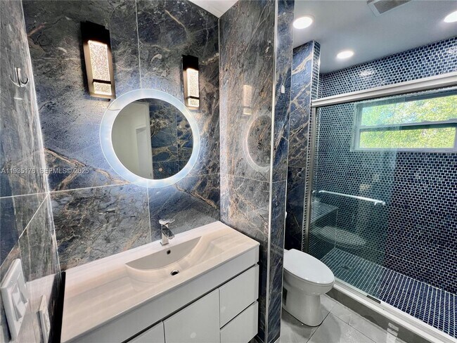 Building Photo - 5140 SW 40th Ave