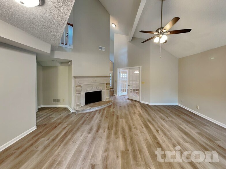 Building Photo - 623 Lockhart Ct NE