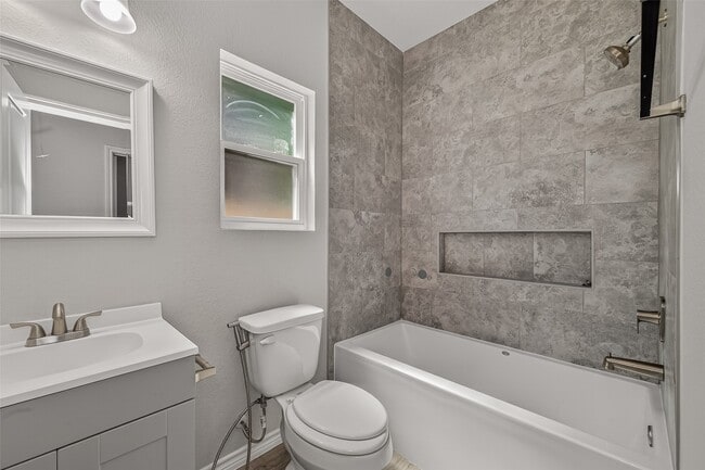 Building Photo - 352 Westchase St