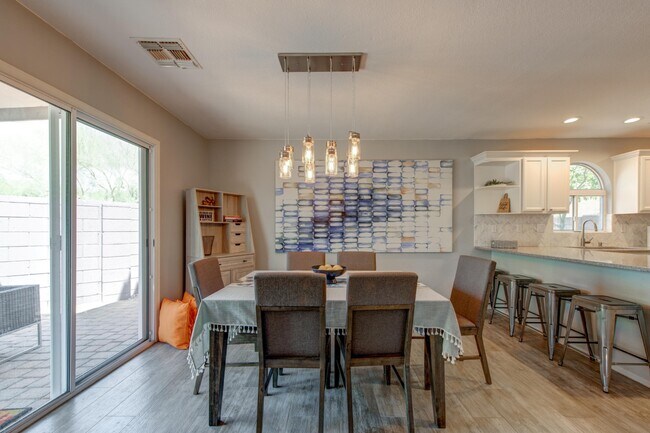 Building Photo - 15550 N Frank Lloyd Wright Blvd