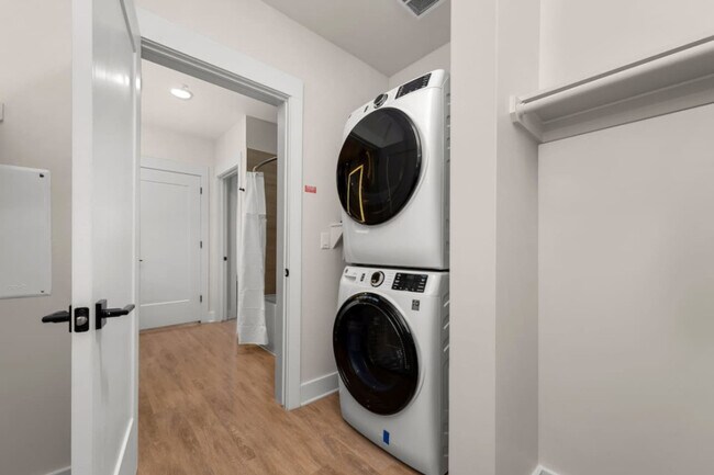 Building Photo - 1116 Gramercy Ln