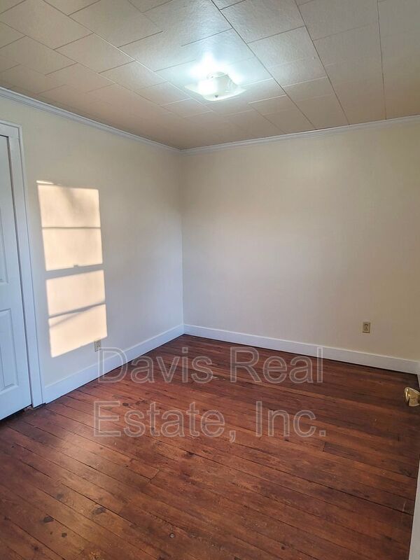 Building Photo - 22 Center St