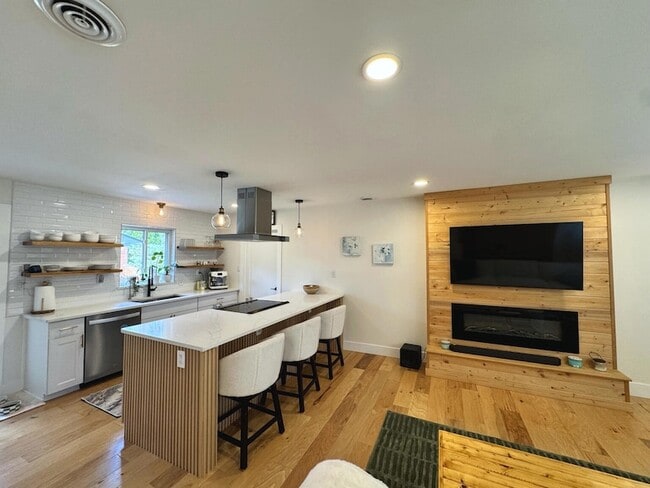 Building Photo - 2380 Walce Dr