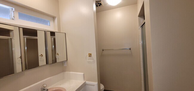 Building Photo - Beautiful 2 Bedroom / 2 Bath Bungalow Next to Hidden Valley Golf Club with Large Private Patio, N...