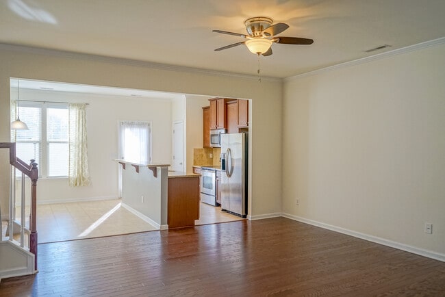 Building Photo - Townhome | Washer/ Dryer Included  |Fenced...