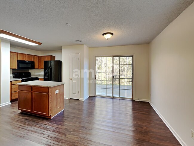 Building Photo - 7739 Sullivans Trace Dr